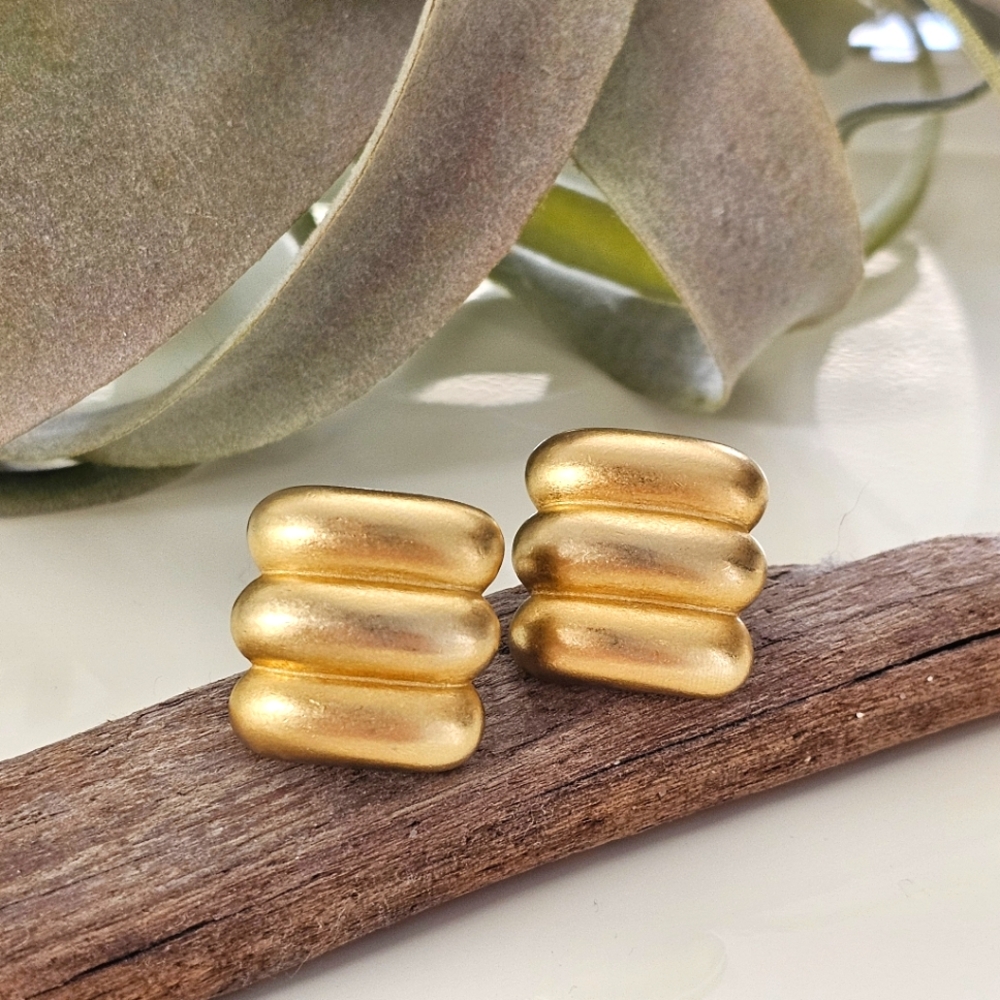 VTG TAT Gold Matte Finish Classic Pillow Stacked 1" Button Earrings